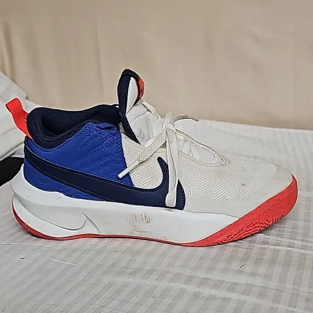 NIKE TEAM HUSTLE YOUTH SNEAKERS BFPM-08-275